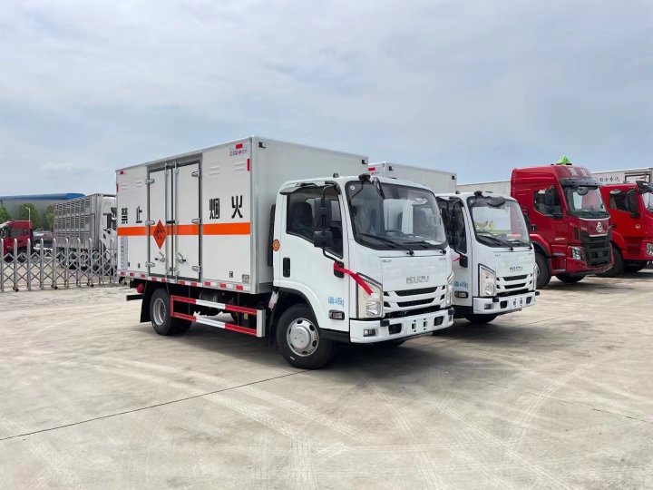 五十鈴藍牌4.15米爆破器材運輸車