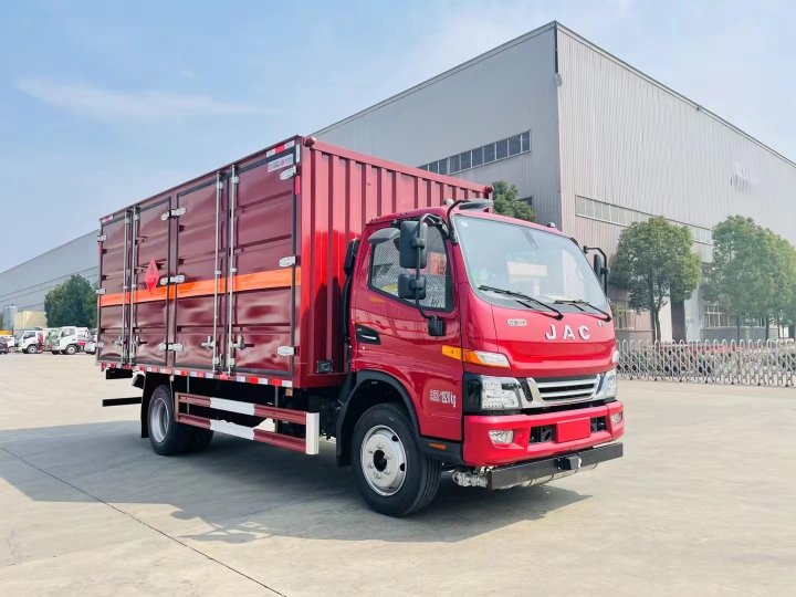 江淮駿鈴V7(5.4米)7.2噸易燃液體廂式車