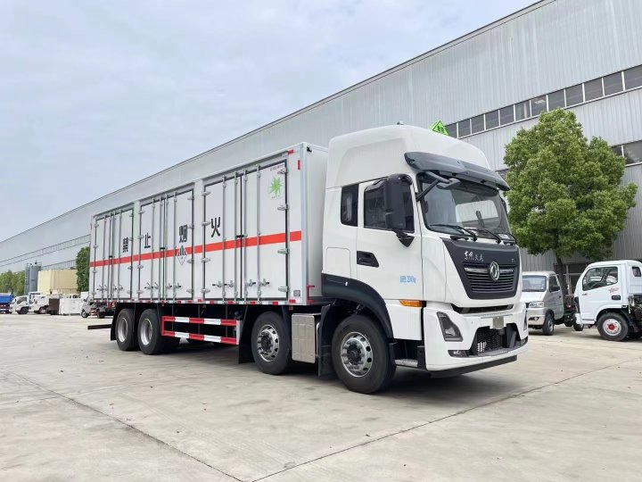 東風天龍9.4米雜項危廢車