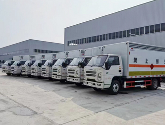 桶裝危化品運輸車，爆破器材運輸車廠家